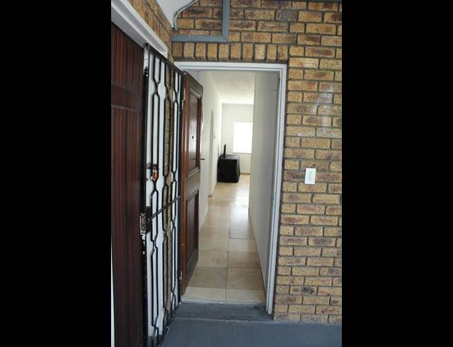 2 BEDROOM PROPERTY TO RENT IN PAROW VALLEY